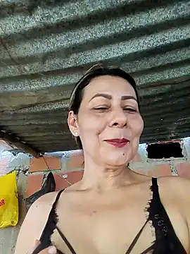 Snapshot of Mia-funny20 chatting on December 10, 7:32 pm Mia-funny20 online show from December 10, 7:32 pm
