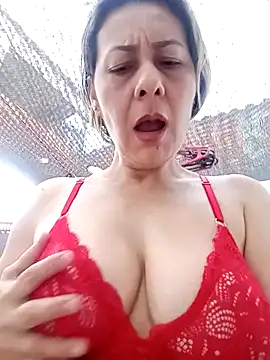 Snapshot of Mia-funny20 chatting on December 20, 1:11 pm Mia-funny20 online show from December 20, 1:11 pm