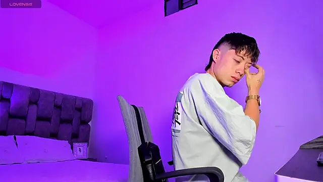 Snapshot of MarcusCollinss_ chatting on December 9, 1:02 pm MarcusCollinss online show from December 9, 1:02 pm