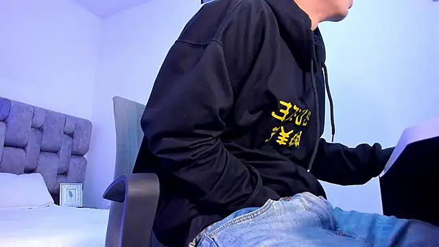 Snapshot of MarcusCollinss_ chatting on December 13, 1:12 pm MarcusCollinss online show from December 13, 1:12 pm