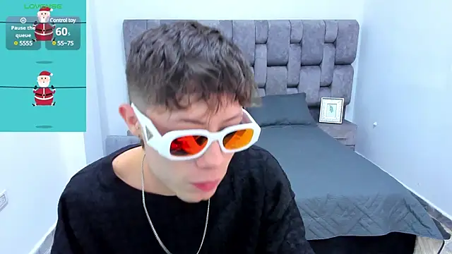 Snapshot of MarcusCollinss_ chatting on December 14, 4:09 pm MarcusCollinss online show from December 14, 4:09 pm