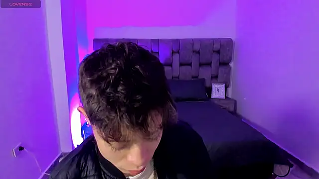 Snapshot of MarcusCollinss_ chatting on December 18, 12:07 pm MarcusCollinss online show from December 18, 12:07 pm