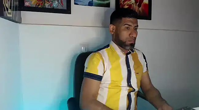 Snapshot of Enriblack92 chatting on December 5, 6:55 pm Enriblack92 online show from December 5, 6:55 pm