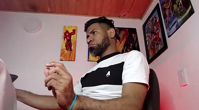 Snapshot of Enriblack92 chatting on December 8, 3:32 am Enriblack92 online show from December 8, 3:32 am