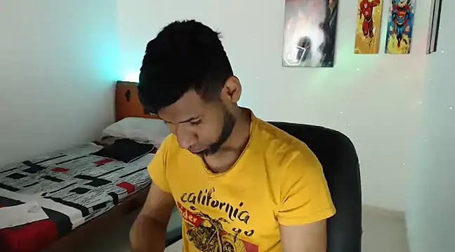 Snapshot of Enriblack92 chatting on December 24, 2:33 pm Enriblack92 online show from December 24, 2:33 pm