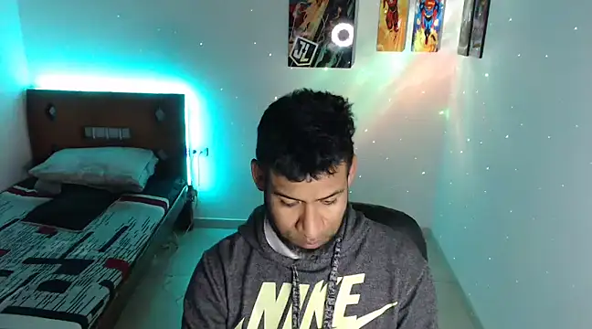 Snapshot of Enriblack92 chatting on December 28, 2:22 am Enriblack92 online show from December 28, 2:22 am