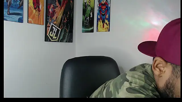 Snapshot of Enriblack92 chatting on February 16, 3:15 am Enriblack92 online show from February 16, 3:15 am