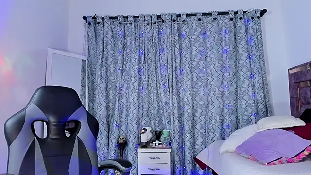 alejandrafitt online show from July 30, 4:33 am