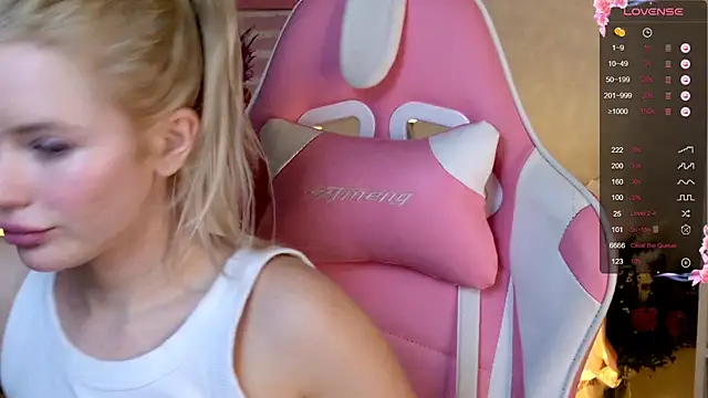 LexieLoree online show from December 2, 7:14 am