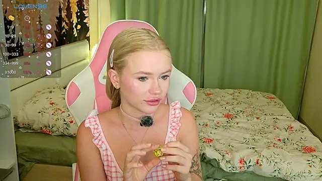 LexieLoree online show from September 29, 3:00 am