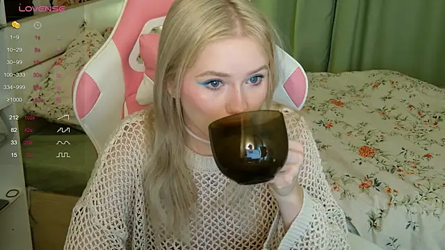 LexieLoree online show from October 6, 3:04 am