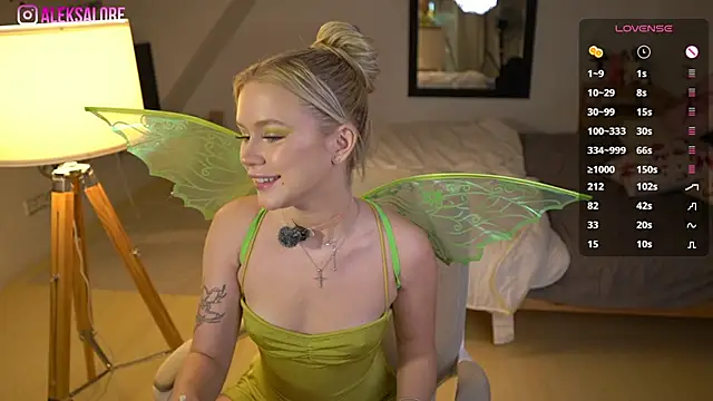 LexieLoree online show from October 31, 4:13 am