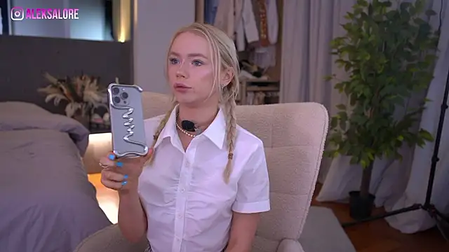 LexieLoree online show from March 30, 2:34 am