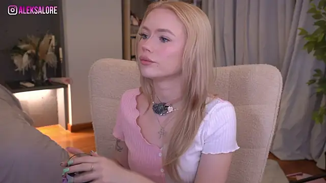 LexieLoree online show from June 10, 2:56 am
