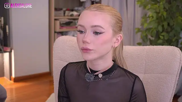 LexieLoree online show from June 13, 2:53 am