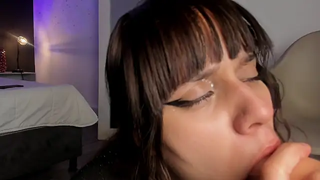 Snapshot of VioletPaket chatting on December 24, 7:22 pm VioletPaket online show from December 24, 7:22 pm