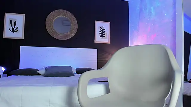 Snapshot of VioletPaket chatting on December 27, 1:43 am VioletPaket online show from December 27, 1:43 am