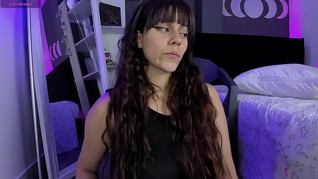 Snapshot of VioletPaket chatting on January 24, 6:14 pm VioletPaket online show from January 24, 6:14 pm