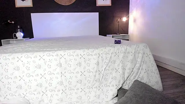 Snapshot of VioletPaket chatting on January 27, 8:39 pm VioletPaket online show from January 27, 8:39 pm