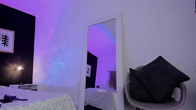 Snapshot of VioletPaket chatting on February 6, 9:17 pm VioletPaket online show from February 6, 9:17 pm