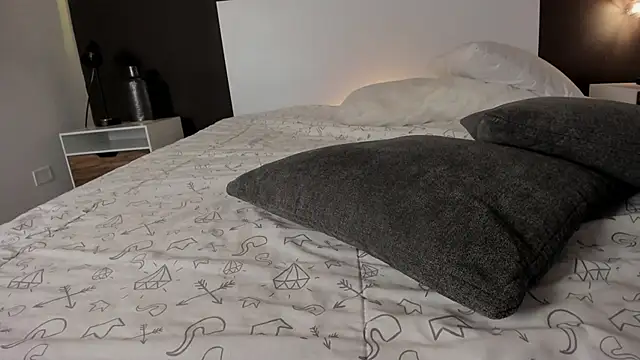 Snapshot of VioletPaket chatting on February 13, 9:27 pm VioletPaket online show from February 13, 9:27 pm