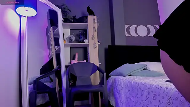 Snapshot of VioletPaket chatting on February 20, 9:20 pm VioletPaket online show from February 20, 9:20 pm