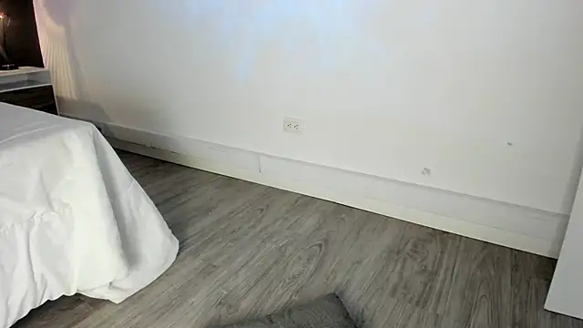 Snapshot of VioletPaket chatting on March 9, 2:10 pm VioletPaket online show from March 9, 2:10 pm