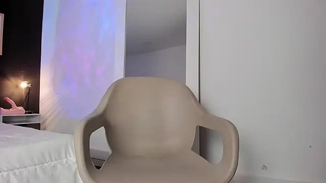 Snapshot of VioletPaket chatting on March 14, 9:32 pm VioletPaket online show from March 14, 9:32 pm