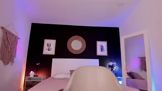 Snapshot of VioletPaket chatting on September 10, 11:32 am VioletPaket online show from September 10, 11:32 am