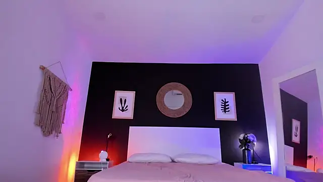 Snapshot of VioletPaket chatting on September 16, 12:17 pm VioletPaket online show from September 16, 12:17 pm