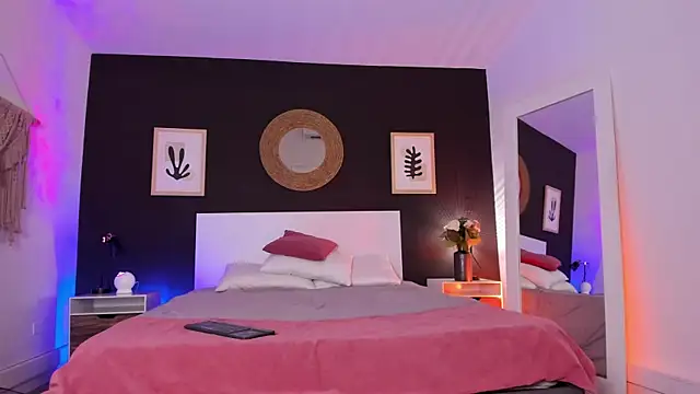 Snapshot of VioletPaket chatting on September 20, 1:34 pm VioletPaket online show from September 20, 1:34 pm