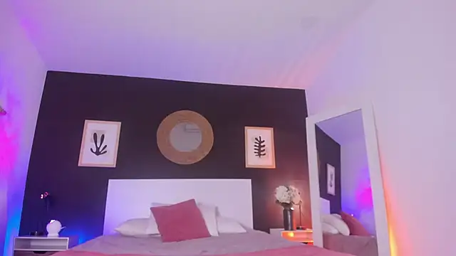 Snapshot of VioletPaket chatting on September 21, 1:24 pm VioletPaket online show from September 21, 1:24 pm