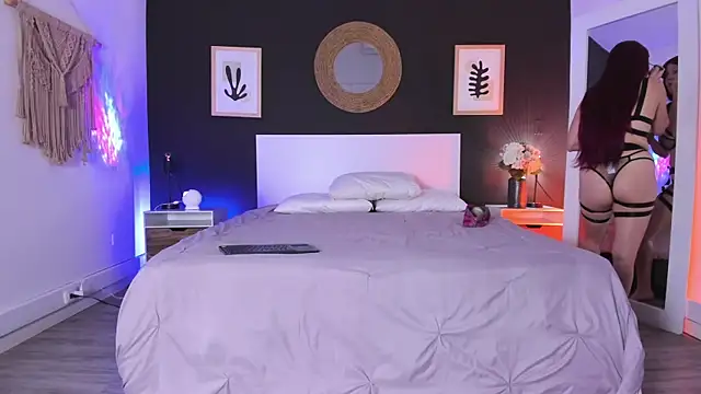 Snapshot of VioletPaket chatting on September 24, 11:24 am VioletPaket online show from September 24, 11:24 am