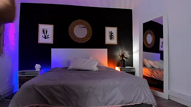 Snapshot of VioletPaket chatting on September 26, 11:47 am VioletPaket online show from September 26, 11:47 am