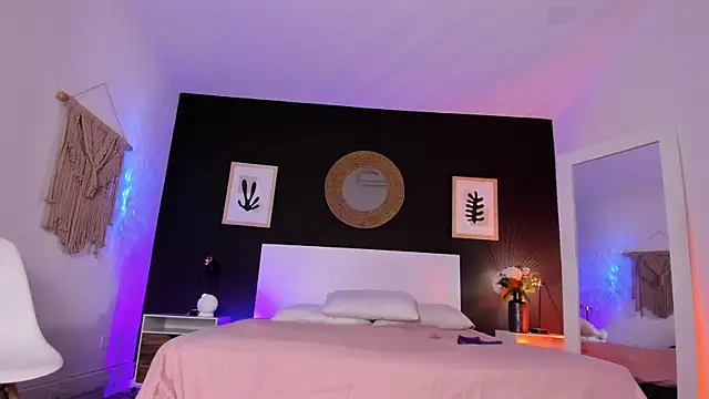 Snapshot of VioletPaket chatting on September 29, 11:37 am VioletPaket online show from September 29, 11:37 am