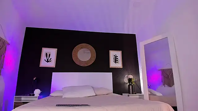 Snapshot of VioletPaket chatting on October 3, 11:40 am VioletPaket online show from October 3, 11:40 am