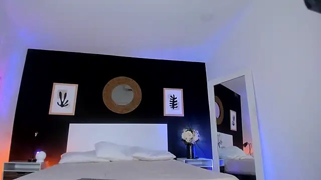 Snapshot of VioletPaket chatting on October 18, 1:23 pm VioletPaket online show from October 18, 1:23 pm