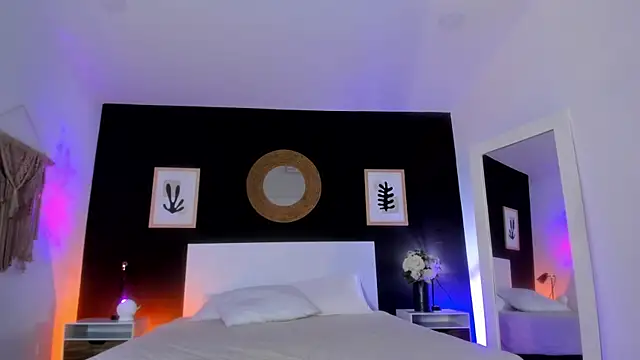 Snapshot of VioletPaket chatting on October 21, 12:17 pm VioletPaket online show from October 21, 12:17 pm