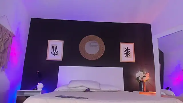 Snapshot of VioletPaket chatting on October 22, 11:43 am VioletPaket online show from October 22, 11:43 am