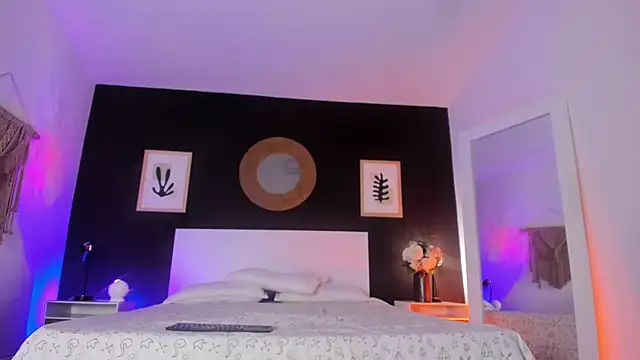 Snapshot of VioletPaket chatting on October 27, 1:48 pm VioletPaket online show from October 27, 1:48 pm