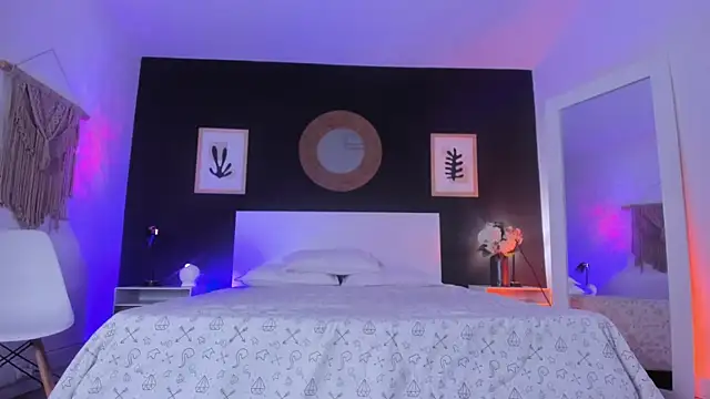 Snapshot of VioletPaket chatting on October 28, 11:36 am VioletPaket online show from October 28, 11:36 am