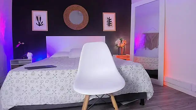 Snapshot of VioletPaket chatting on November 9, 2:15 pm VioletPaket online show from November 9, 2:15 pm