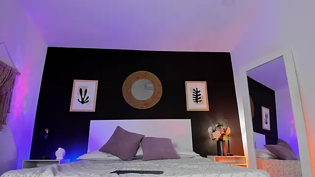 Snapshot of VioletPaket chatting on November 11, 11:54 am VioletPaket online show from November 11, 11:54 am