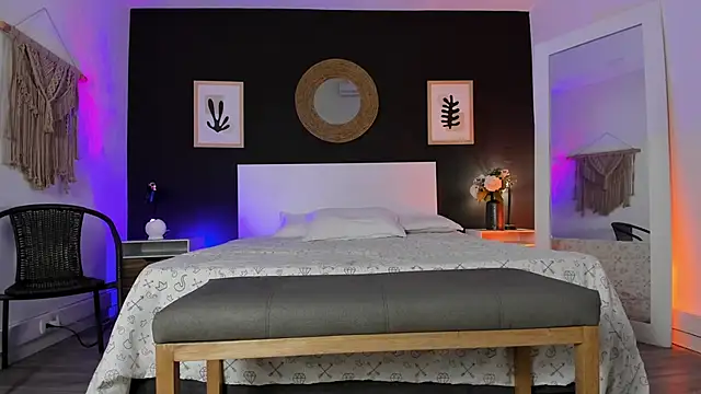 Snapshot of VioletPaket chatting on November 23, 2:17 pm VioletPaket online show from November 23, 2:17 pm