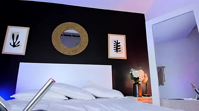 Snapshot of VioletPaket chatting on November 29, 1:25 pm VioletPaket online show from November 29, 1:25 pm