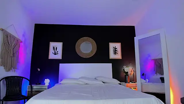 Snapshot of VioletPaket chatting on November 30, 1:37 pm VioletPaket online show from November 30, 1:37 pm