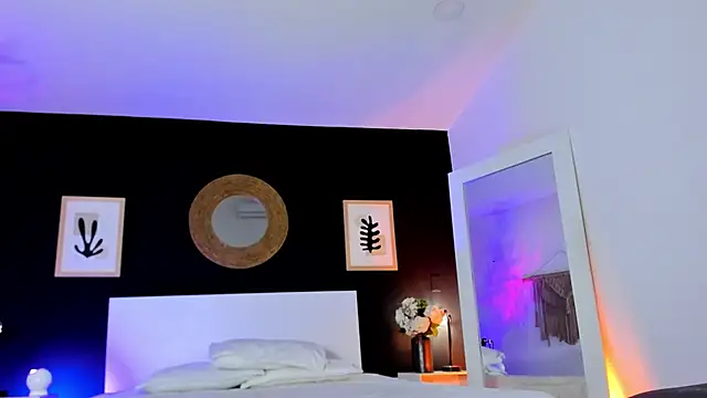 Snapshot of VioletPaket chatting on December 5, 12:25 pm VioletPaket online show from December 5, 12:25 pm