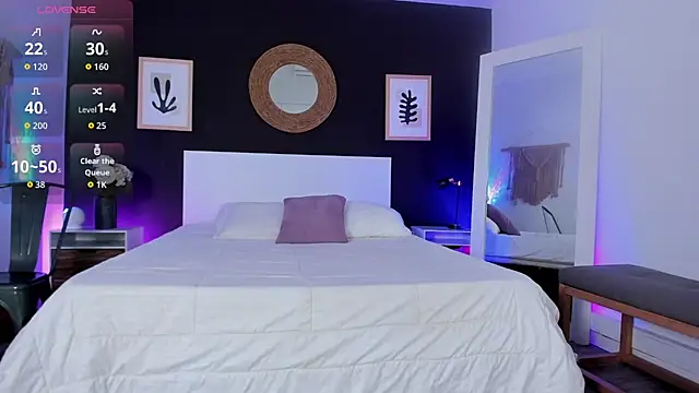 VioletPaket online show from February 22, 1:09 pm