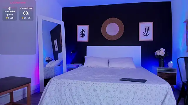 VioletPaket online show from March 12, 11:27 am