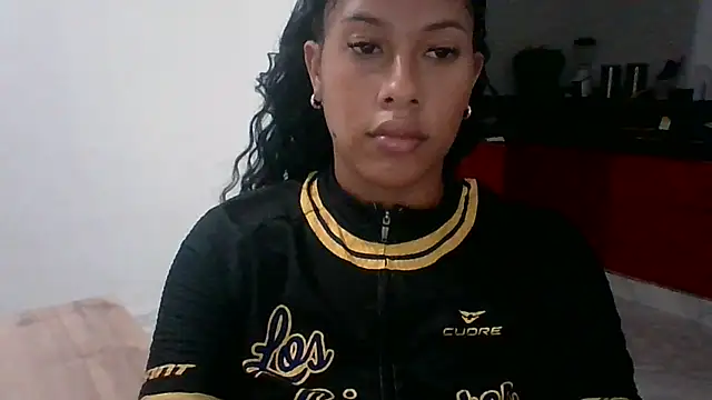 Snapshot of Kitra_New chatting on October 1, 1:55 am Kitra New online show from October 1, 1:55 am